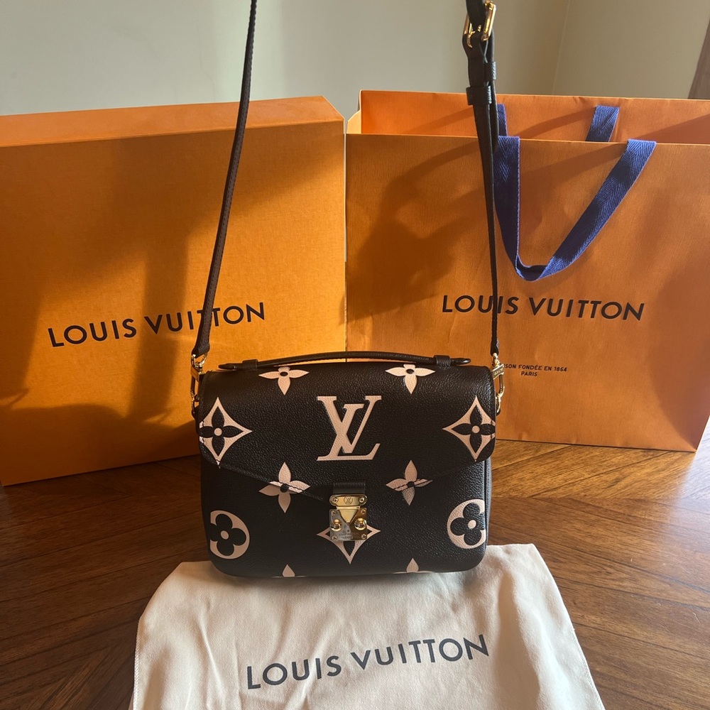 Louis Vuitton Black & Beige Giant Monogram Pochette Métis Gold Hardware - Picture 7 of 16